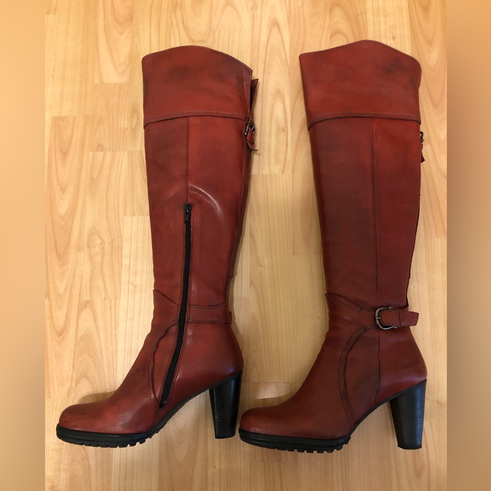 VINTAGE BOOTS